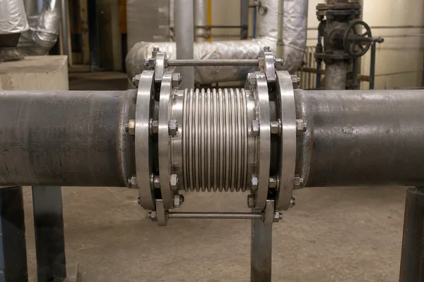 Metal bellows expansion joint in steam and hot water pipeline