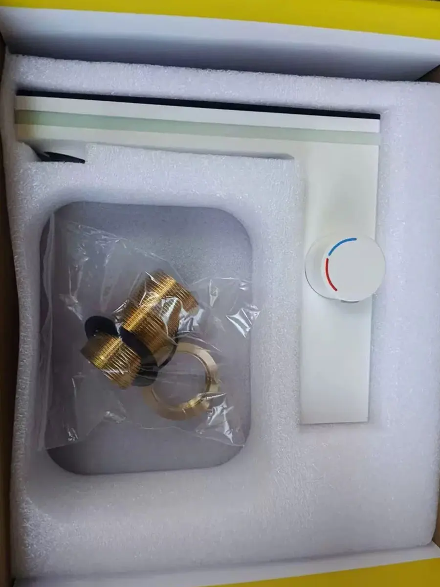 现代热销豪华LED数字智能浴室水龙头带灯黄铜单把手黑色混合水龙头水槽洗脸盆水龙头 缩略图 5